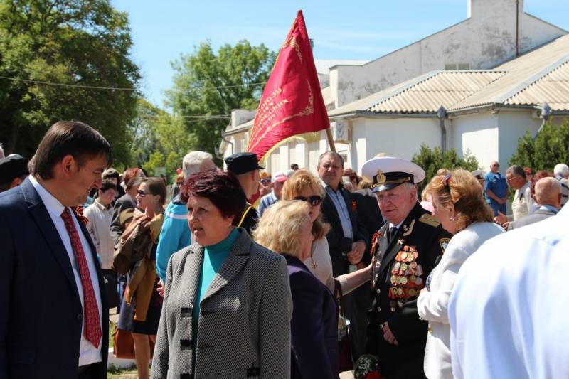 torzhestvennaya_chastj_prohozhdenie_lichnogo_sostava_garnizona_koncert_09_05_2016_45_web_45